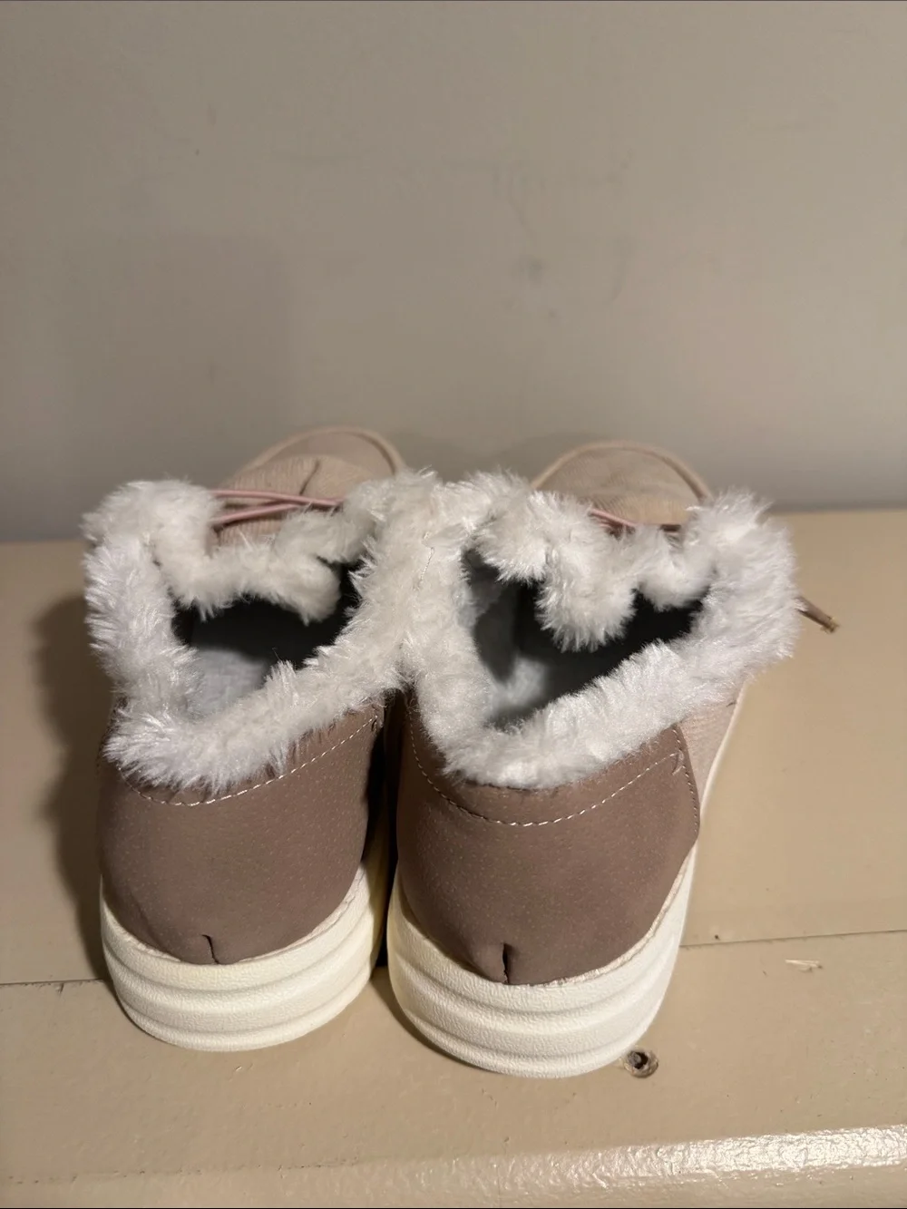 Kids Cozy Lined Slip-On Shoes in Beige with Faux Fur. Lightweight and versatile